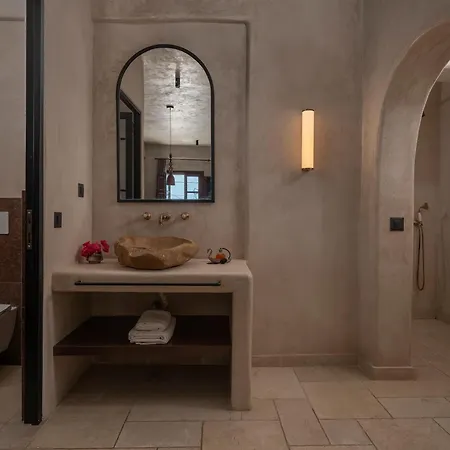 Meroviglia Boutique Imerovigli (Santorini)