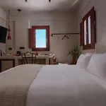 Meroviglia Boutique Apartment Imerovigli (Santorini)