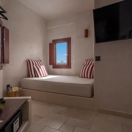 Meroviglia Boutique * Imerovigli (Santorini)